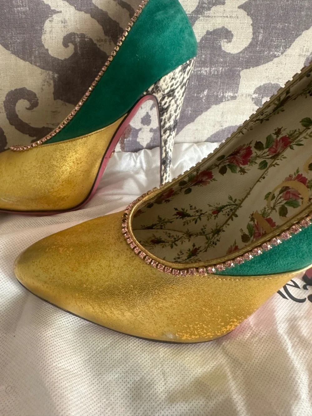 Authentic Gucci Leather & Suede Color block Pattern Pumps - Picture 3 of 15